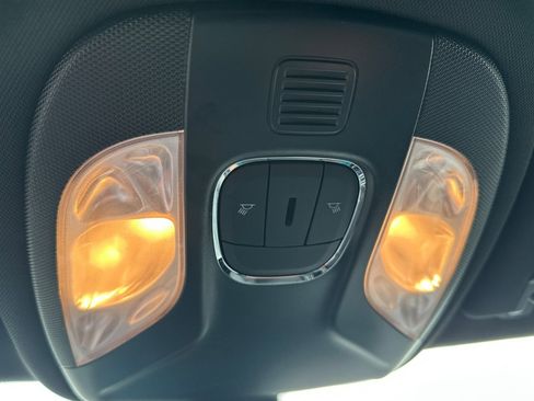 Used 2024 Jeep Compass Latitude image 23