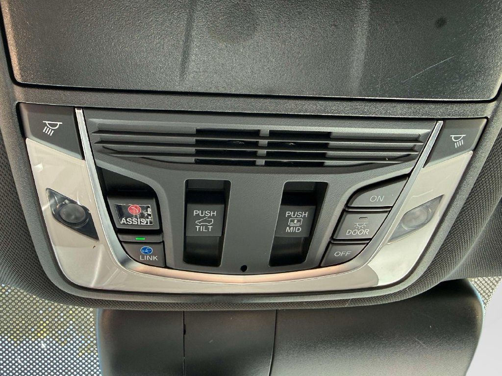 Used 2025 Acura RDX SH-AWD image 28