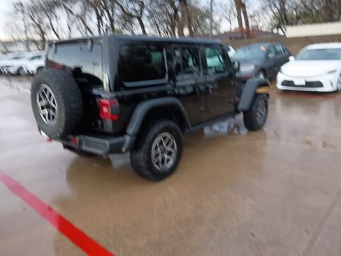 Used 2025 Jeep Wrangler Unlimited Rubicon w/ Convenience Group image 9