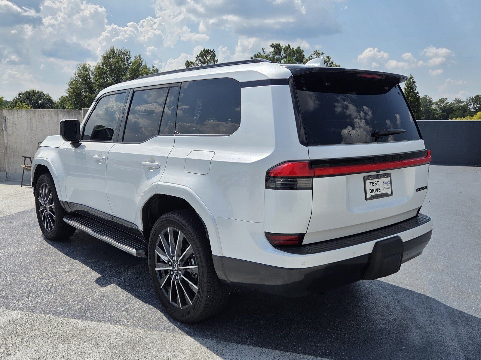 Certified 2025 Lexus GX 550 w/ Cold Area Package AWD/4WD image 3