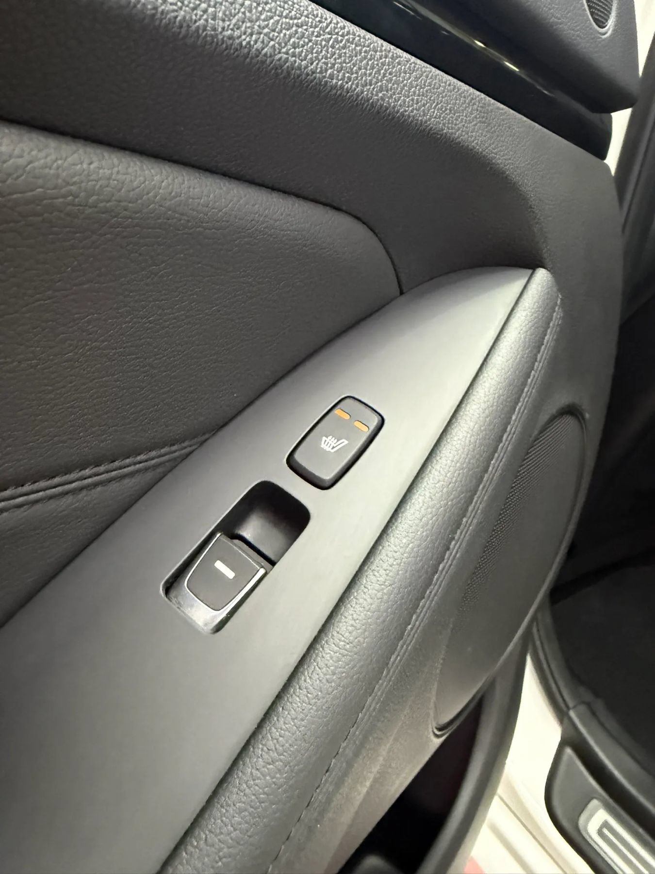 Used 2015 Kia Cadenza Premium w/ Technology Package FWD image 27