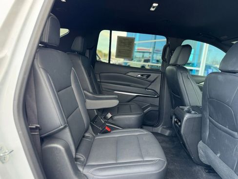 Used 2025 Chevrolet Traverse LT image 27