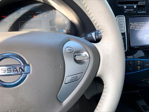 Used 2012 Nissan Leaf SL image 24