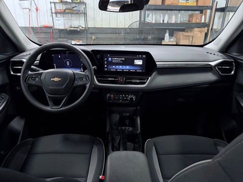 Used 2025 Chevrolet TrailBlazer LT AWD/4WD image 20