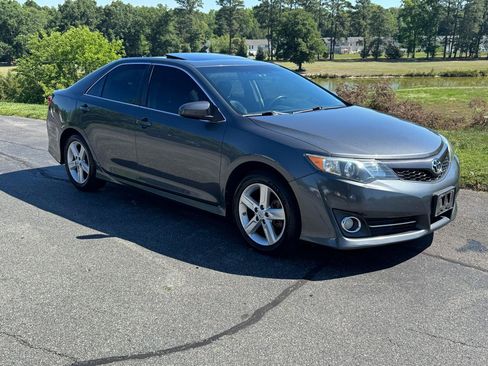 Used 2012 Toyota Camry SE FWD image 18