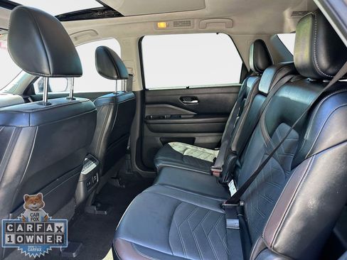 Used 2024 Nissan Pathfinder Platinum AWD/4WD image 14