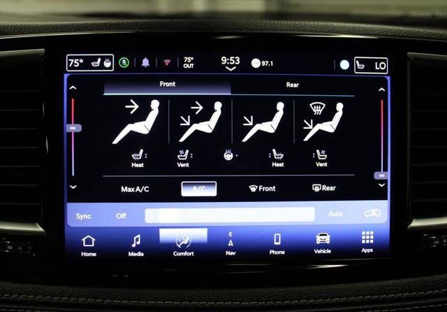Certified 2025 Chrysler Pacifica Limited FWD image 18