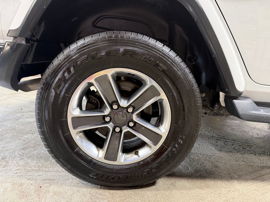 Used 2019 Jeep Wrangler Unlimited Sahara w/ Uconnect 4C Nav & Sound Group AWD/4WD image 38