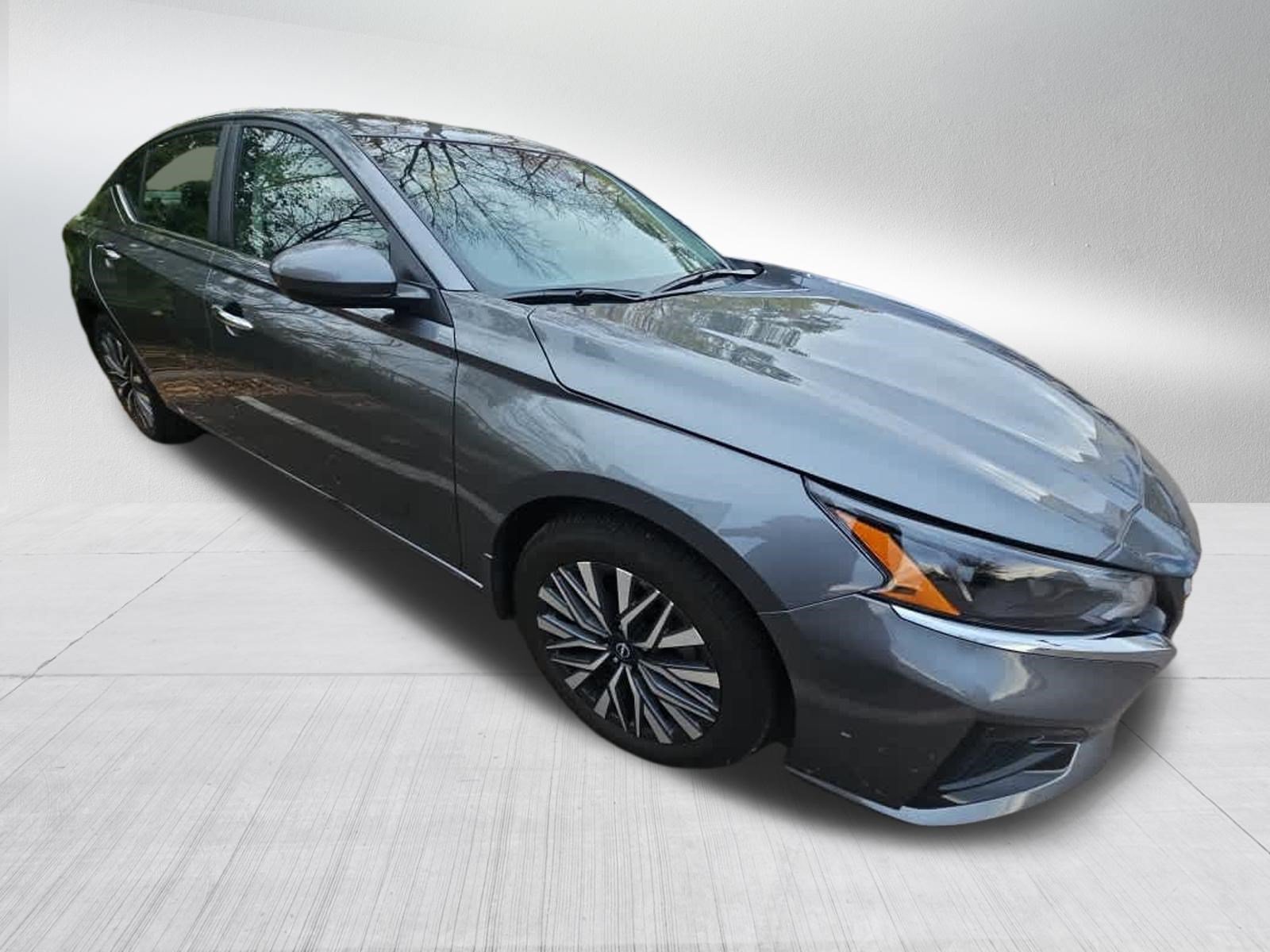 Used 2024 Nissan Altima 2.5 SV w/ SV Premium Package AWD/4WD image 3