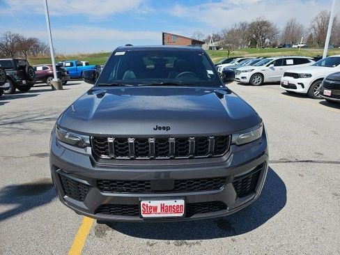 New 2026 Jeep Grand Cherokee Limited w/ Limited Altitude Package AWD/4WD image 9