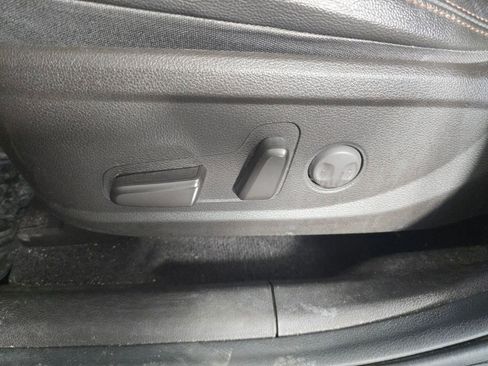 Used 2019 Hyundai Santa Fe Limited image 11