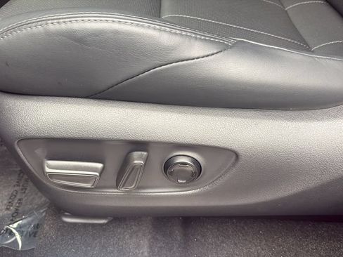 Used 2024 Toyota Venza Limited AWD/4WD image 16