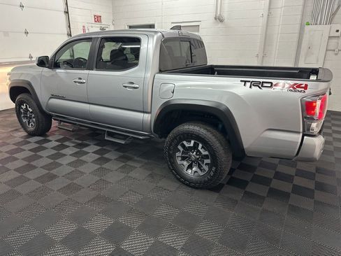 Used 2022 Toyota Tacoma TRD Off-Road w/ Technology Package AWD/4WD image 6