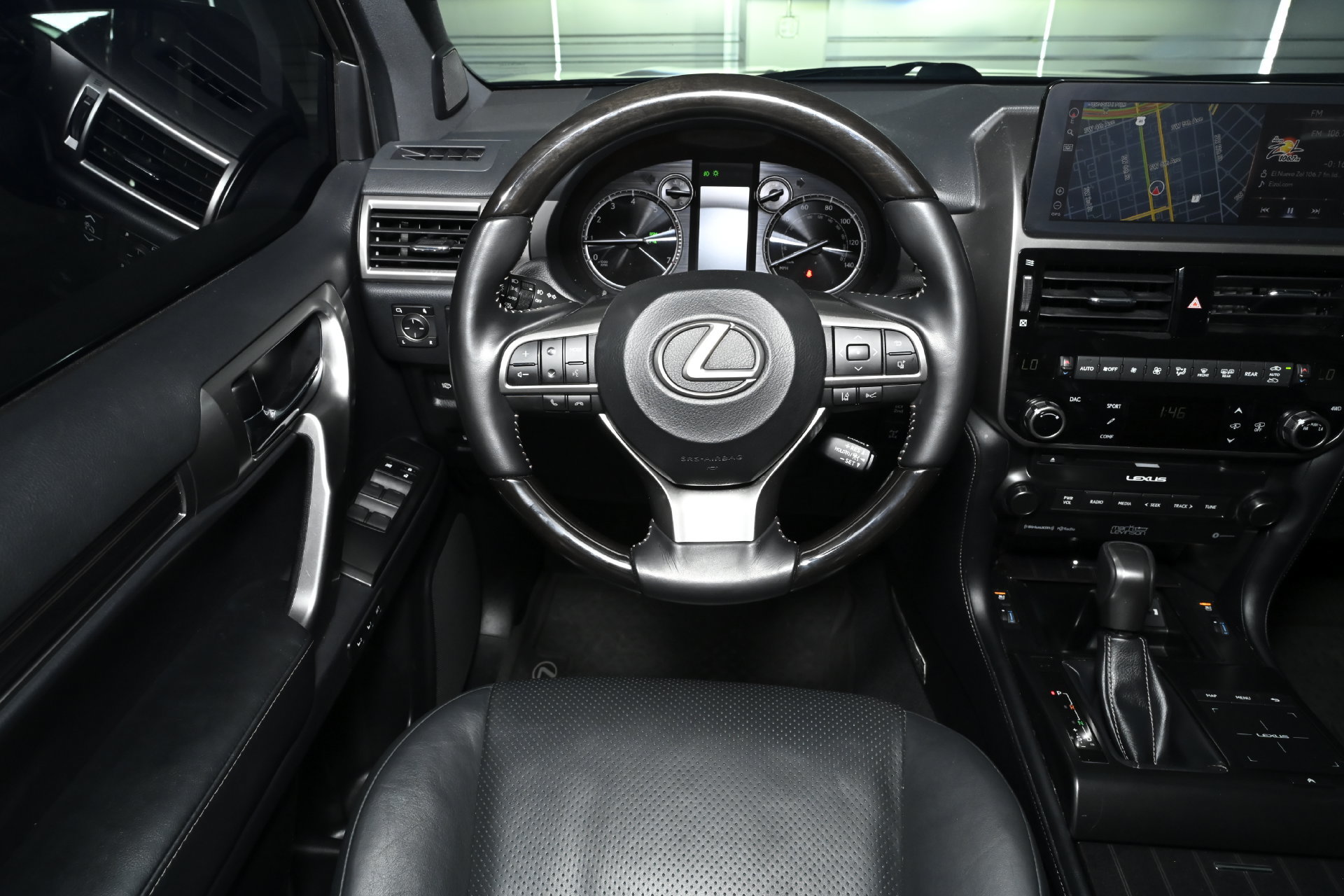 Used 2023 Lexus GX 460 Luxury w/ Sport Design Package AWD/4WD image 17