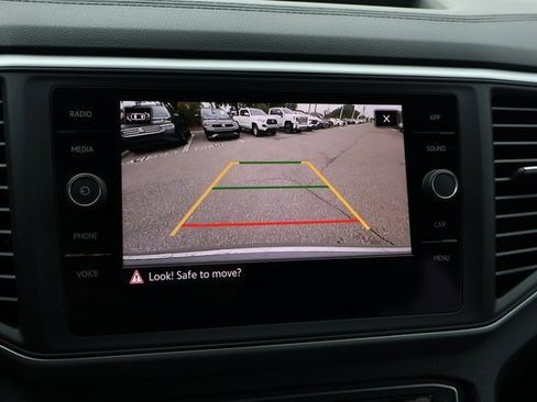 Certified 2021 Volkswagen Atlas Cross Sport SE w/ V6 Towing Package image 24