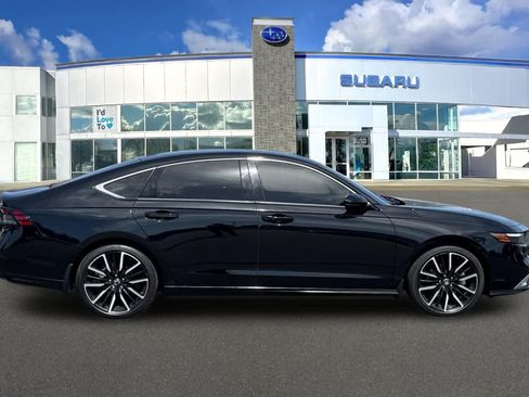 Used 2023 Honda Accord Touring image 6