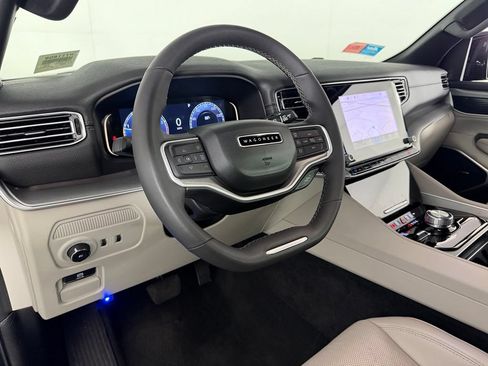 Used 2025 Jeep Wagoneer 4WD image 21