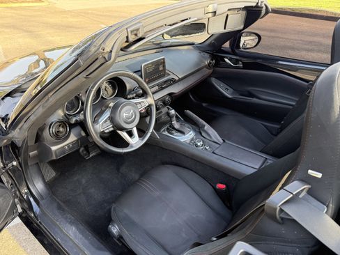 Used 2016 MAZDA MX-5 Miata Club image 11
