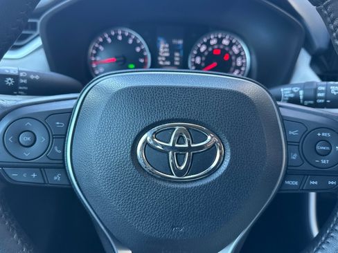 Used 2022 Toyota RAV4 XLE image 24