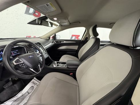 Used 2019 Ford Fusion SE w/ Equipment Group 151A image 11