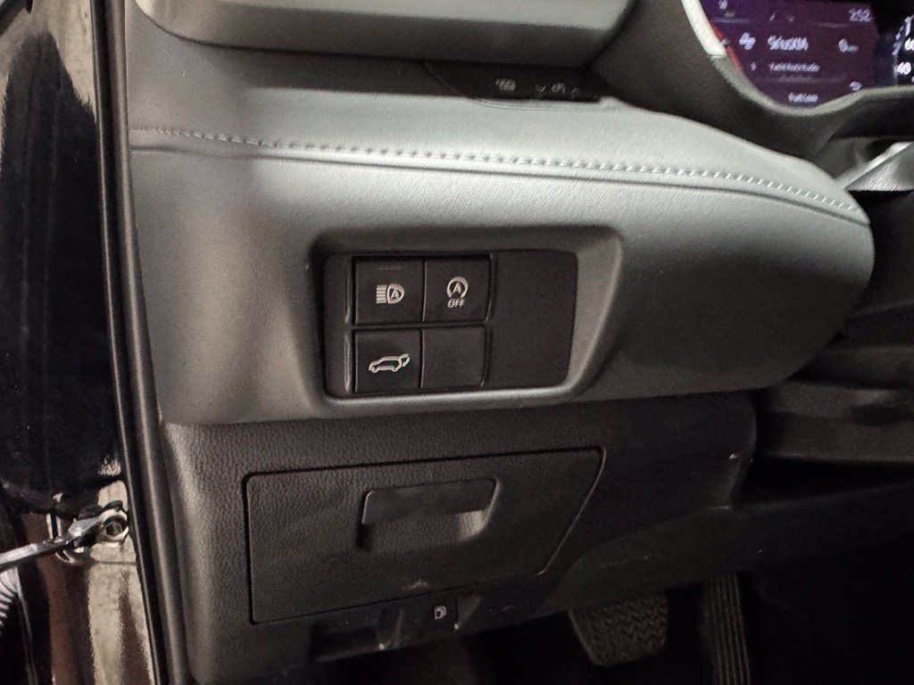 Used 2023 Toyota Highlander XLE AWD/4WD image 14