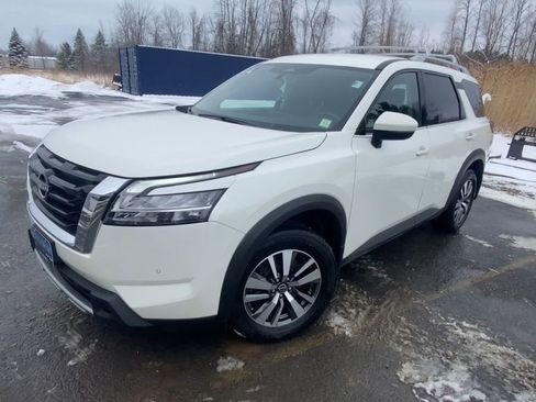 Used 2024 Nissan Pathfinder SL image 4