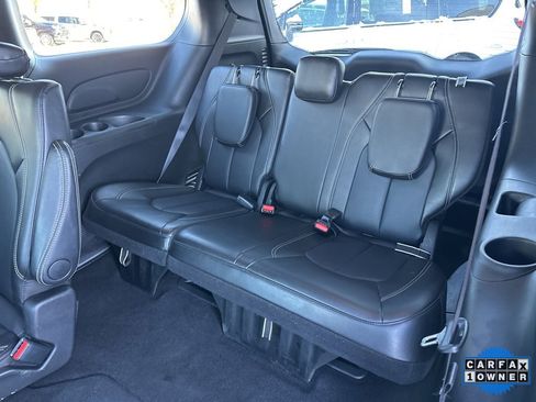 Used 2025 Chrysler Pacifica Select image 47