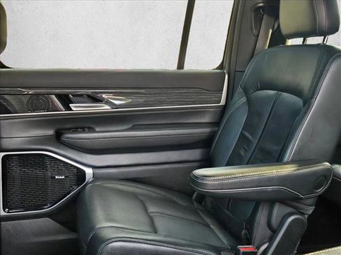 Used 2022 Jeep Wagoneer Series III w/ Premium Group I image 15