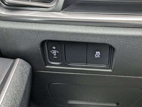 Used 2025 Kia Sorento S image 23