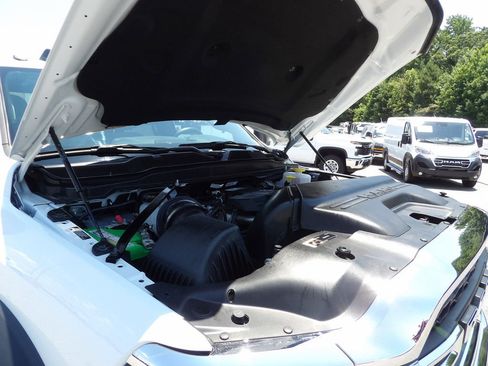 Used 2024 RAM 5500 Tradesman w/ Chrome Appearance Group AWD/4WD image 44