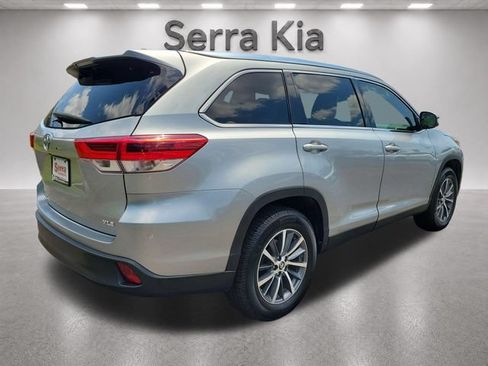 Used 2019 Toyota Highlander XLE FWD image 5