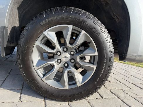 Used 2025 Chevrolet Silverado 1500 LT AWD/4WD image 21