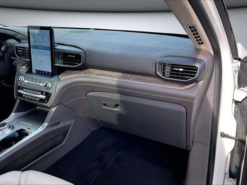 Used 2020 Ford Explorer Platinum w/ Premium Technology Package image 27