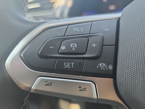 Used 2022 Volkswagen Tiguan SE AWD/4WD image 16