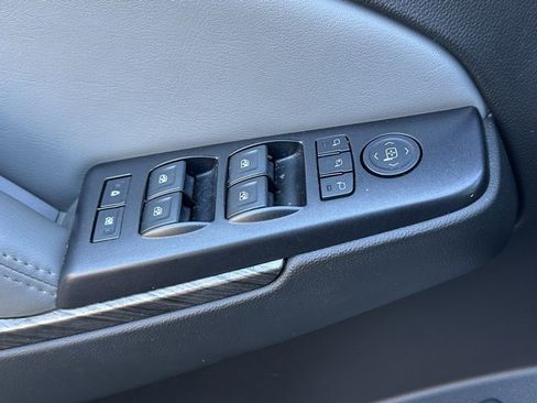 Used 2018 Chevrolet Tahoe LT image 22