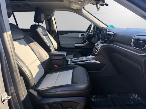 Used 2022 Ford Explorer XLT w/ Equipment Group 202A image 15