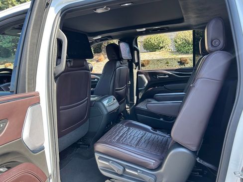 Used 2022 Cadillac Escalade ESV Sport Platinum image 40