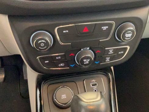 Used 2018 Jeep Compass Limited AWD/4WD image 17