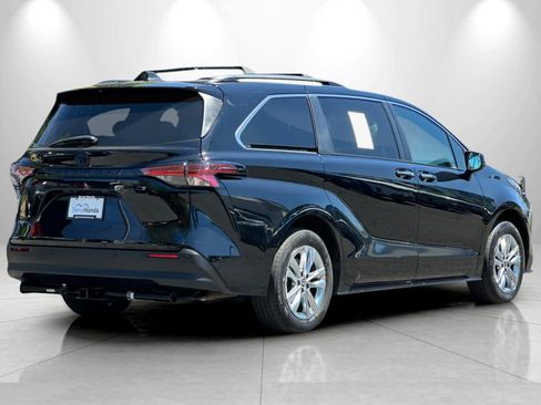 Used 2022 Toyota Sienna XLE Woodland Edition AWD/4WD image 2