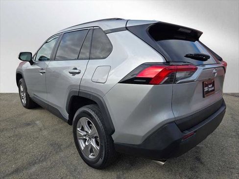 Used 2022 Toyota RAV4 XLE FWD image 5