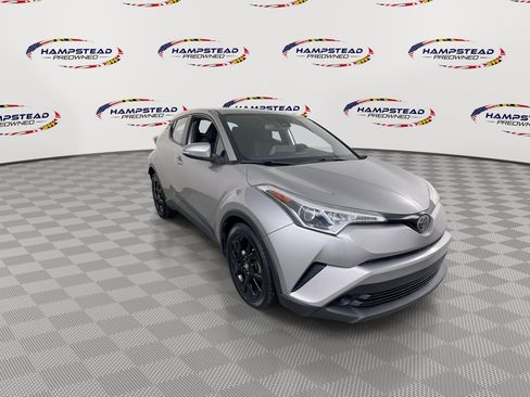 Used 2019 Toyota C-HR XLE FWD image 2