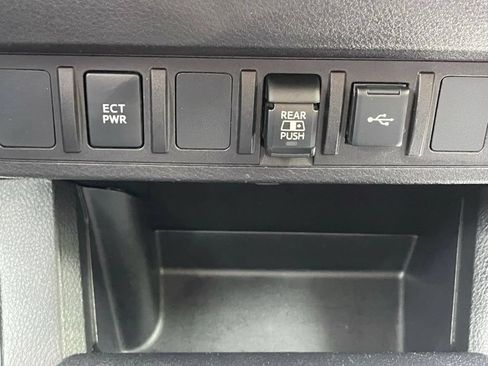 Used 2021 Toyota Tacoma SR5 AWD/4WD image 35