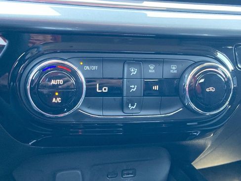 Used 2025 Chevrolet Trax LT image 22