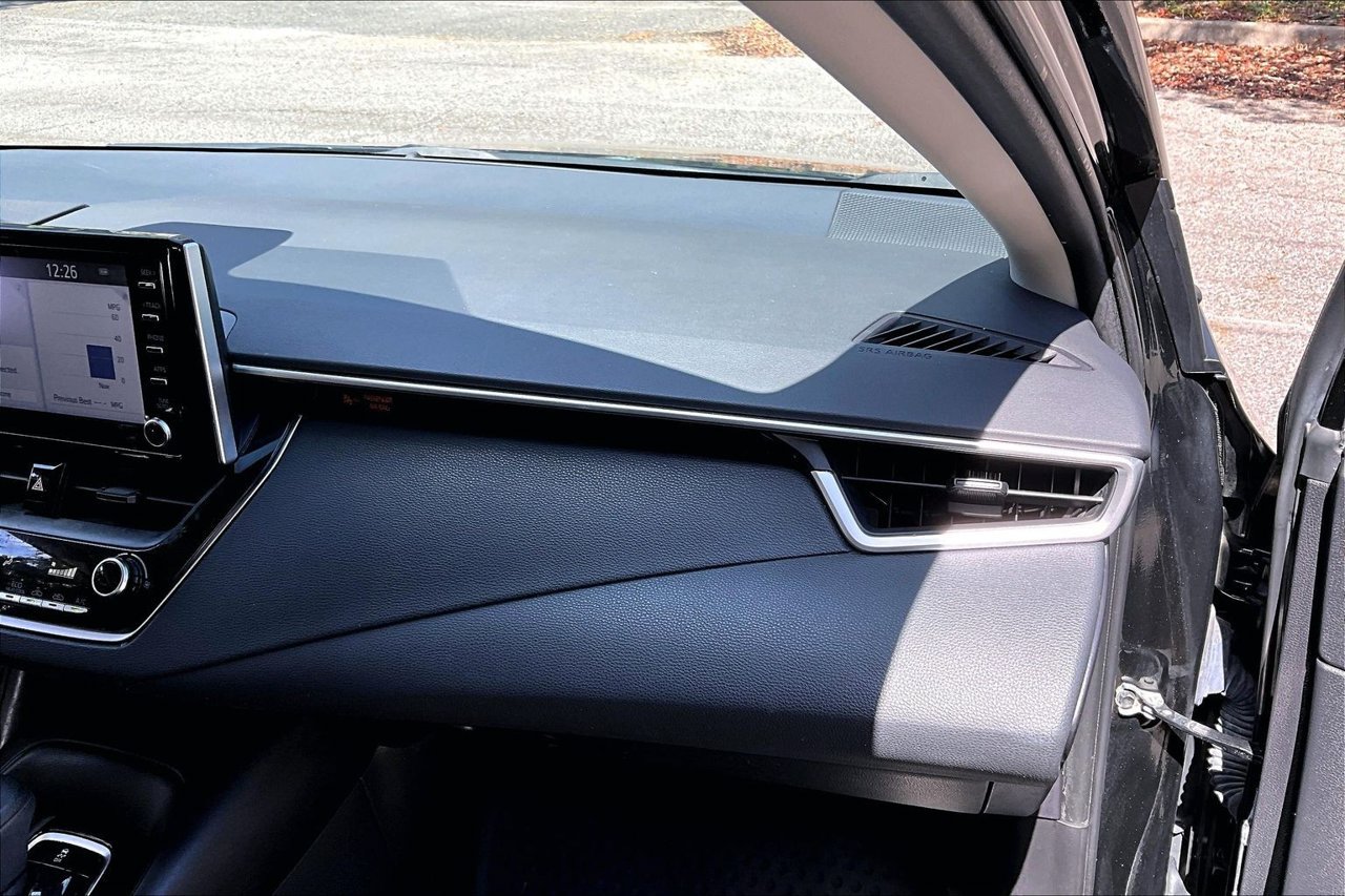Used 2020 Toyota Corolla LE FWD image 23
