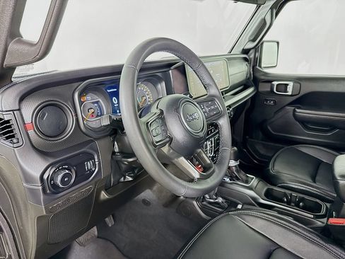 Used 2025 Jeep Wrangler Unlimited Rubicon AWD/4WD image 10