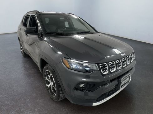 Used 2024 Jeep Compass Limited image 1