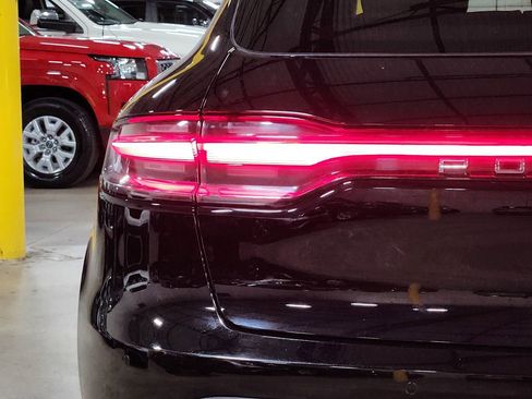 Used 2022 Porsche Macan S image 20