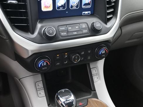 Used 2017 GMC Acadia SLE FWD image 17