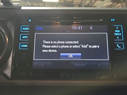 Used 2018 Toyota Tacoma TRD Off-Road w/ Technology Package image 15