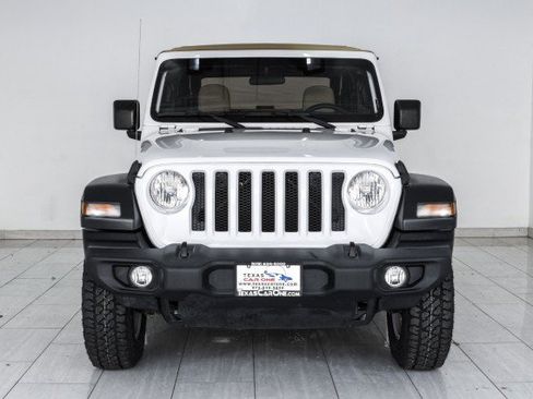 Used 2019 Jeep Wrangler Sport AWD/4WD image 3